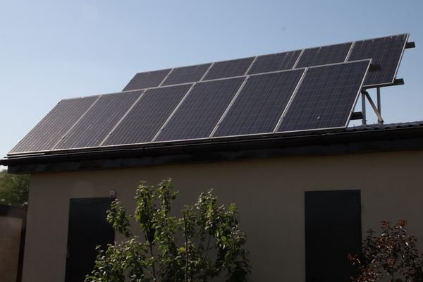 Поликристаллические фотомодули YabangSolar 240W/24V Пример установки фотомодулей
